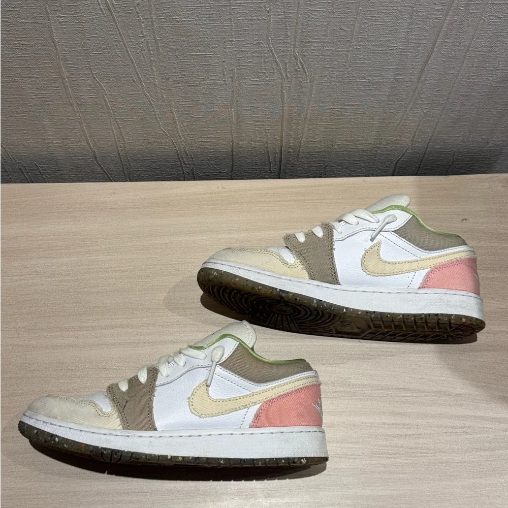 Youth’s/ Women’s Multicolor Air Jordan 1 Low - Picture 2 of 5
